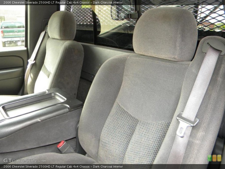 Dark Charcoal Interior Photo for the 2006 Chevrolet Silverado 2500HD LT Regular Cab 4x4 Chassis #40634294