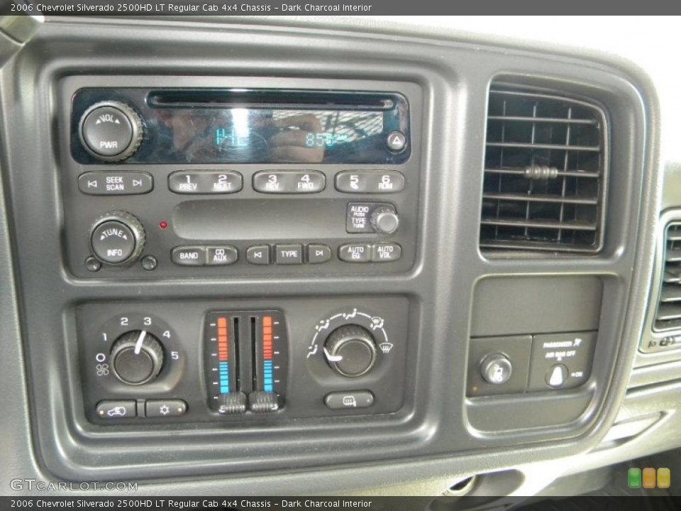 Dark Charcoal Interior Controls for the 2006 Chevrolet Silverado 2500HD LT Regular Cab 4x4 Chassis #40634434