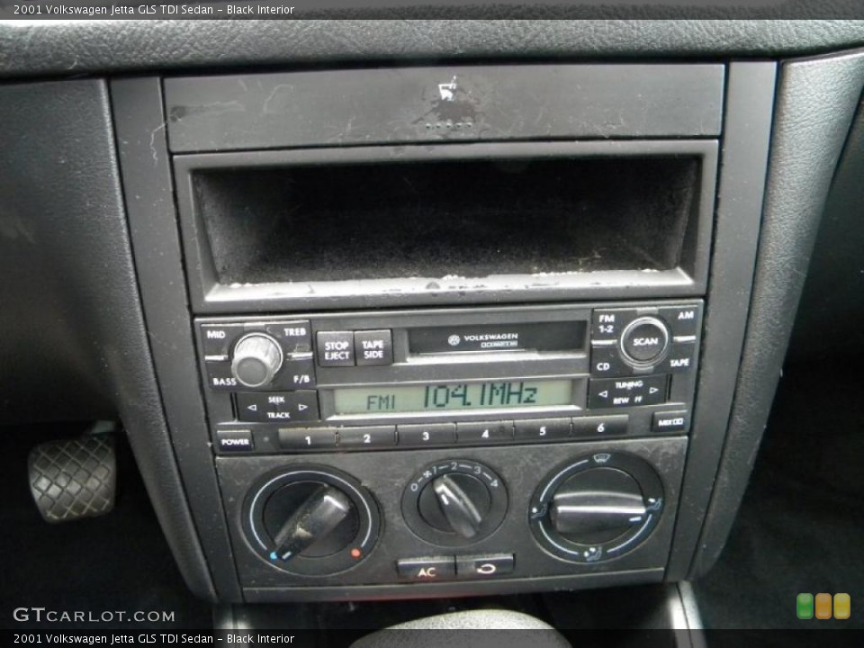 Black Interior Controls for the 2001 Volkswagen Jetta GLS TDI Sedan #40636454