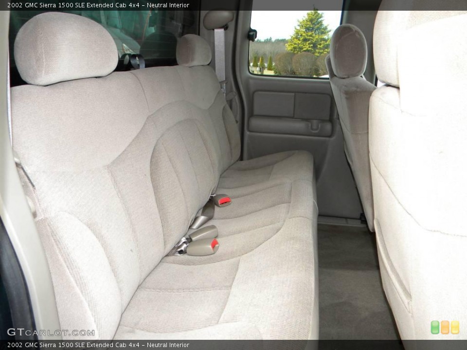 Neutral Interior Photo for the 2002 GMC Sierra 1500 SLE Extended Cab 4x4 #40637258