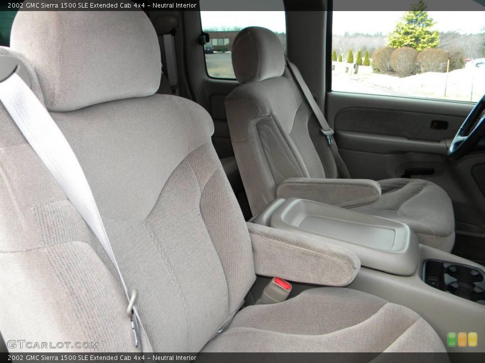 Neutral Interior Photo for the 2002 GMC Sierra 1500 SLE Extended Cab 4x4 #40637290