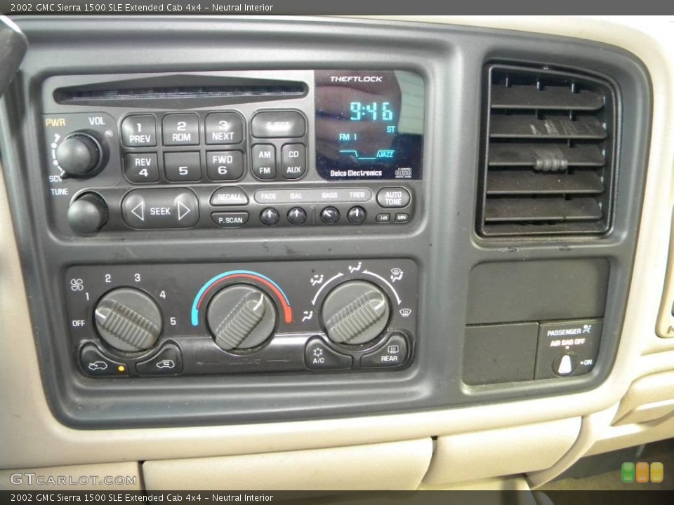 Neutral Interior Controls for the 2002 GMC Sierra 1500 SLE Extended Cab 4x4 #40637386