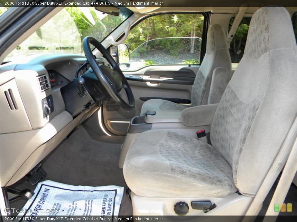 Medium Parchment Interior Photo for the 2000 Ford F350 Super Duty XLT Extended Cab 4x4 Dually #40638442