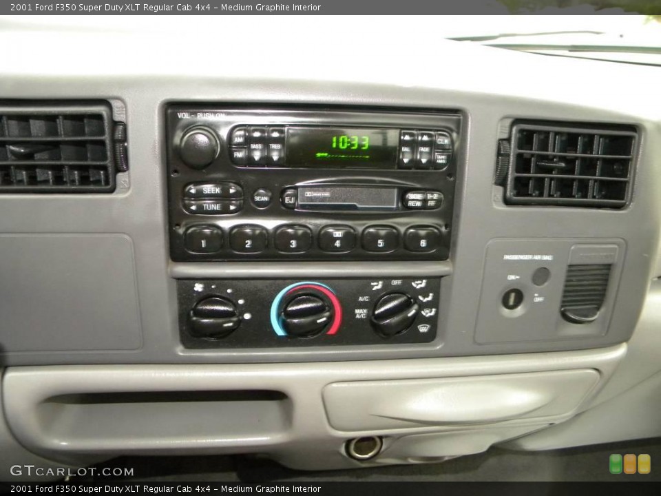 Medium Graphite Interior Controls for the 2001 Ford F350 Super Duty XLT Regular Cab 4x4 #40643006