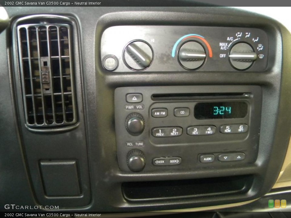 Neutral Interior Controls for the 2002 GMC Savana Van G3500 Cargo #40644010
