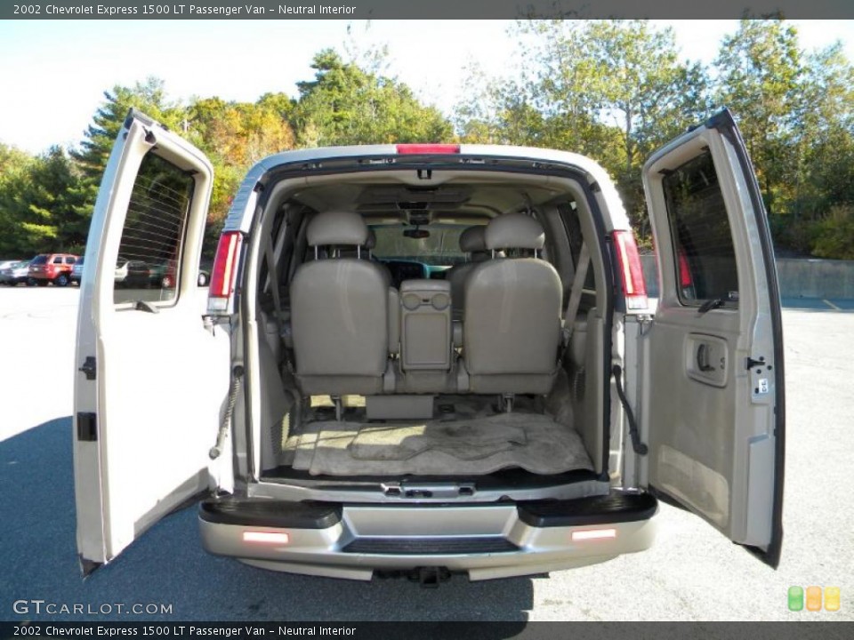 Neutral Interior Photo for the 2002 Chevrolet Express 1500 LT Passenger Van #40644266