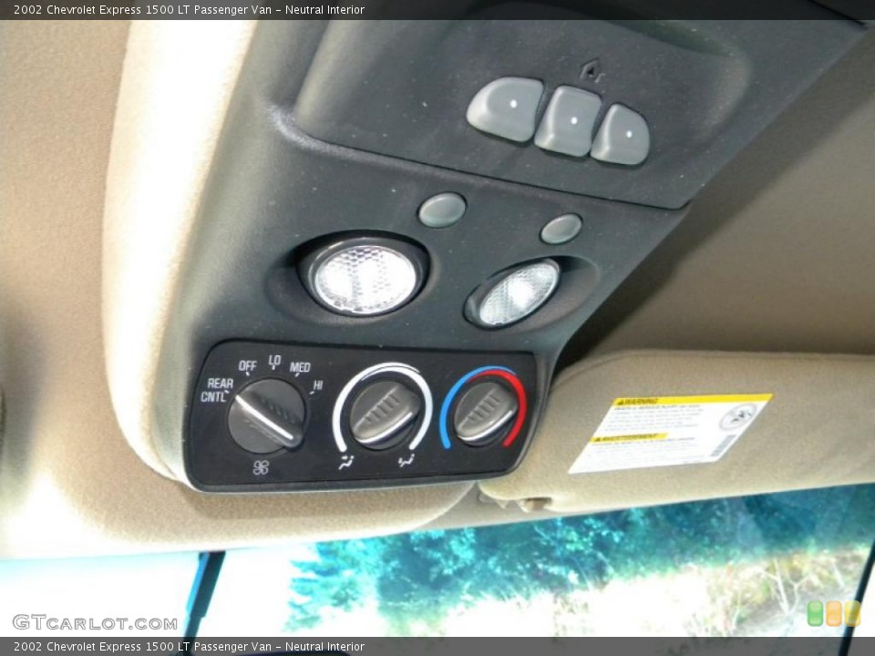 Neutral Interior Controls for the 2002 Chevrolet Express 1500 LT Passenger Van #40644510