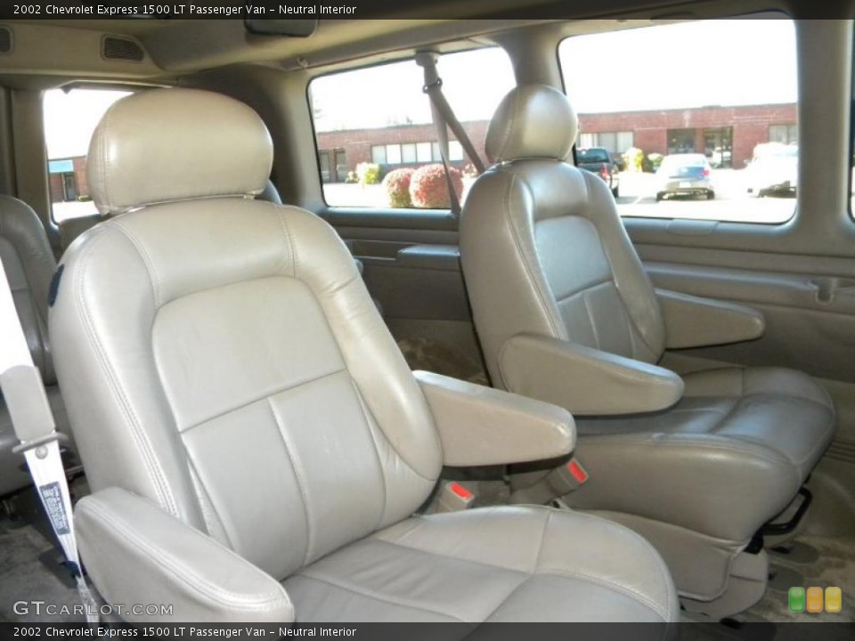 Neutral Interior Photo for the 2002 Chevrolet Express 1500 LT Passenger Van #40644590