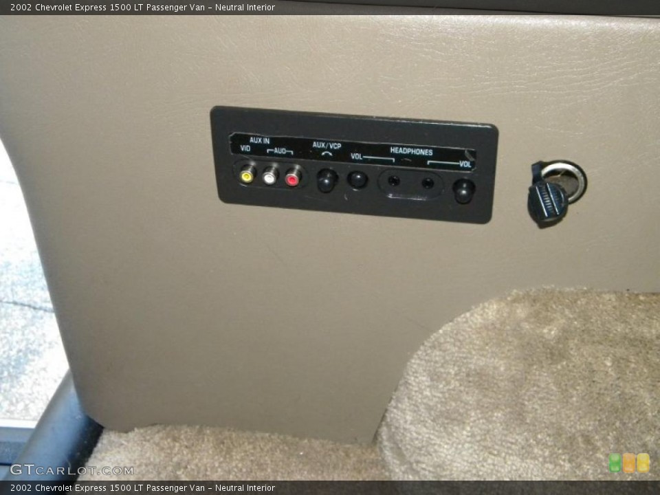 Neutral Interior Controls for the 2002 Chevrolet Express 1500 LT Passenger Van #40644638