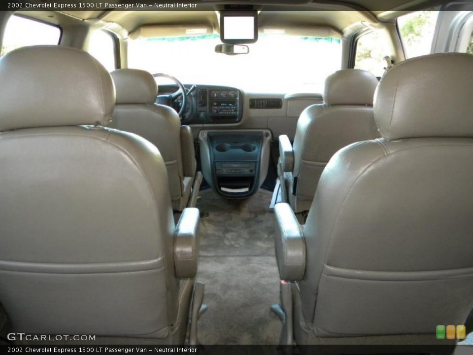 Neutral Interior Photo for the 2002 Chevrolet Express 1500 LT Passenger Van #40644650