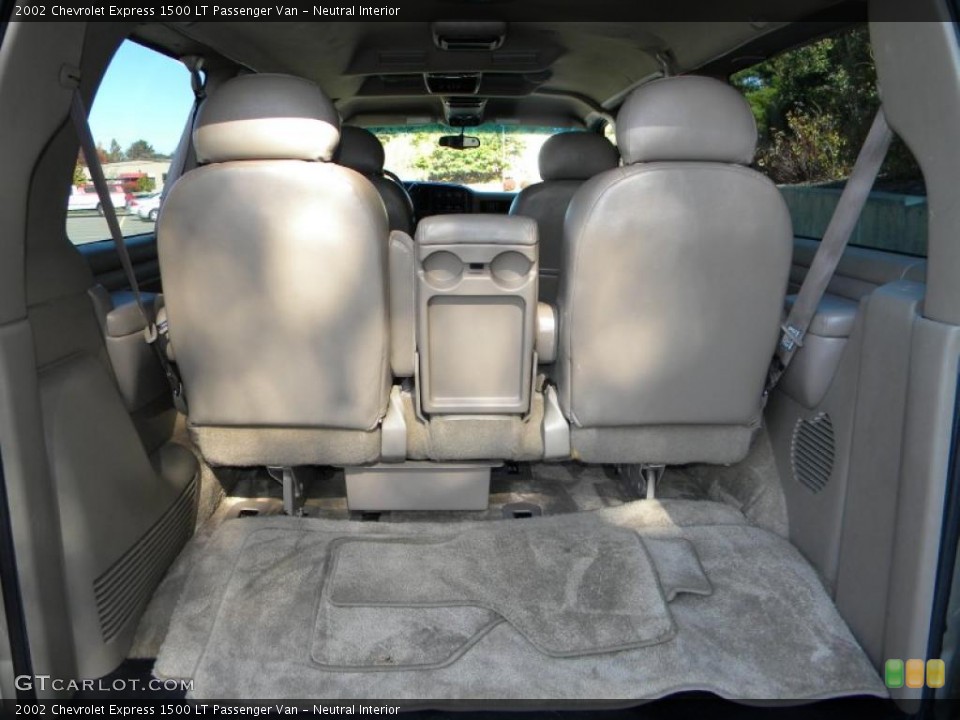 Neutral Interior Photo for the 2002 Chevrolet Express 1500 LT Passenger Van #40644662