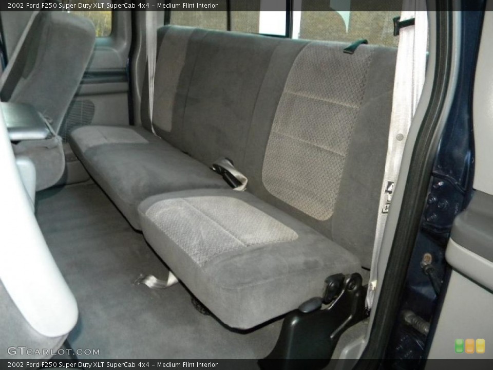 Medium Flint Interior Photo for the 2002 Ford F250 Super Duty XLT SuperCab 4x4 #40649118