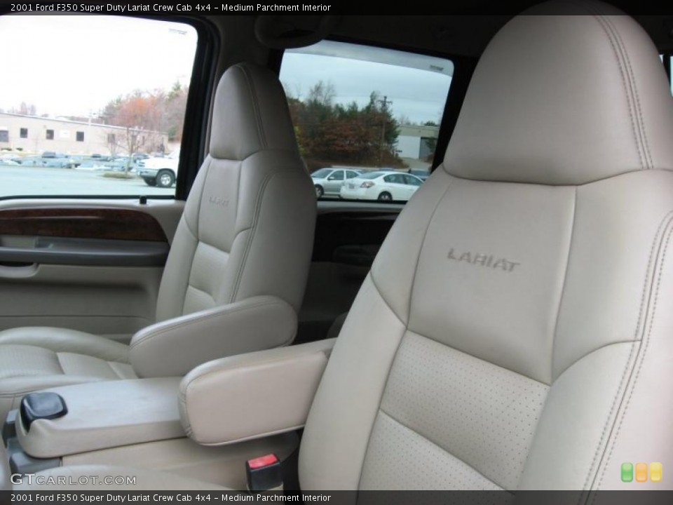 Medium Parchment Interior Photo for the 2001 Ford F350 Super Duty Lariat Crew Cab 4x4 #40650131