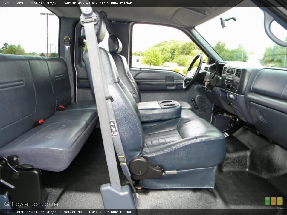 Dark Denim Blue Interior Photo for the 2001 Ford F250 Super Duty XL SuperCab 4x4 #40653579