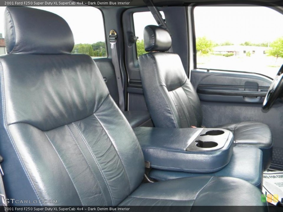Dark Denim Blue Interior Photo for the 2001 Ford F250 Super Duty XL SuperCab 4x4 #40653607