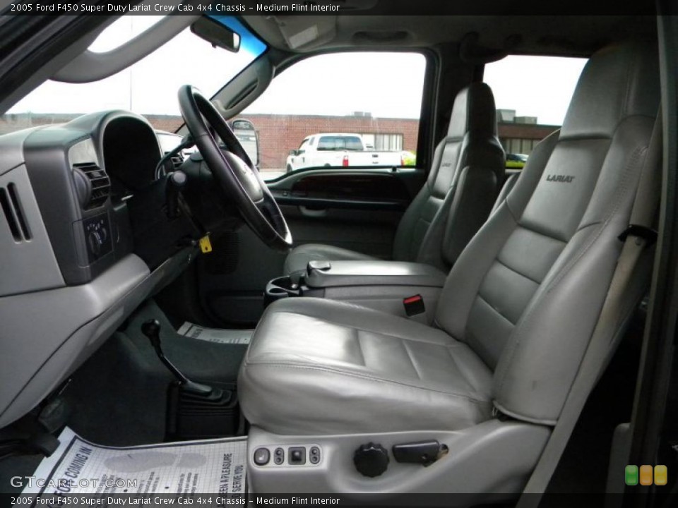 Medium Flint Interior Photo for the 2005 Ford F450 Super Duty Lariat Crew Cab 4x4 Chassis #40655719