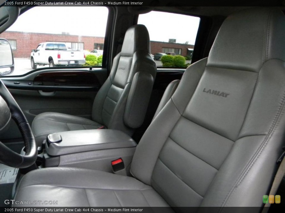 Medium Flint Interior Photo for the 2005 Ford F450 Super Duty Lariat Crew Cab 4x4 Chassis #40655735
