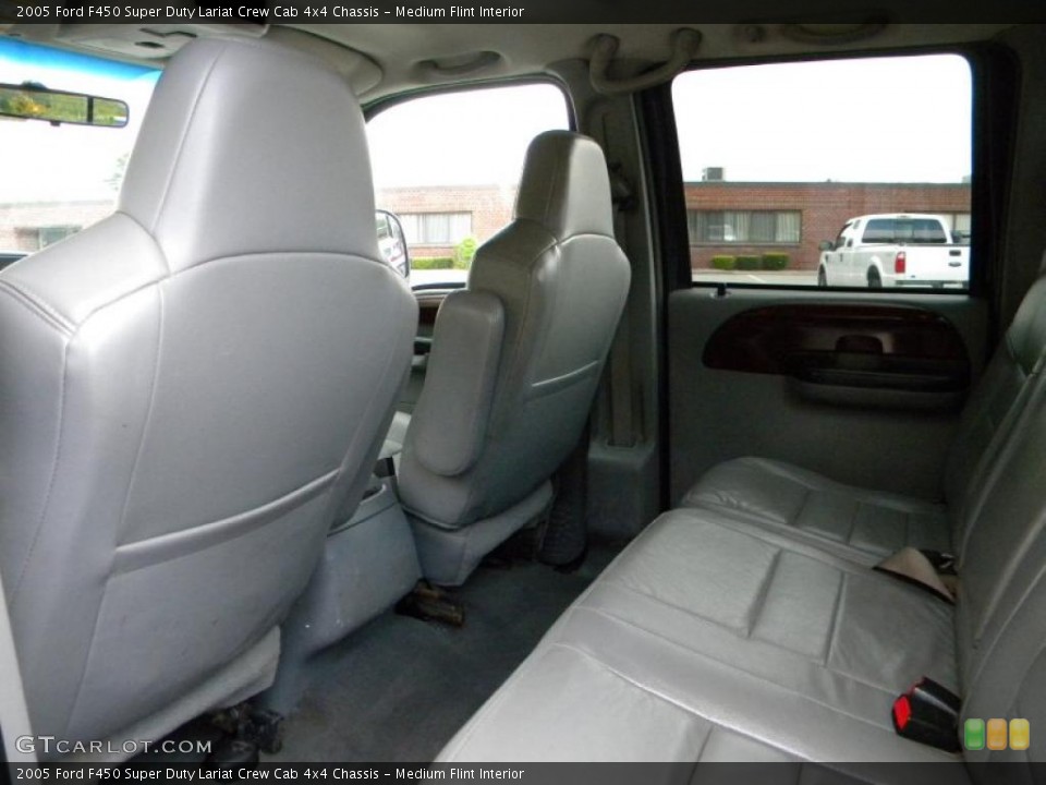 Medium Flint Interior Photo for the 2005 Ford F450 Super Duty Lariat Crew Cab 4x4 Chassis #40655783