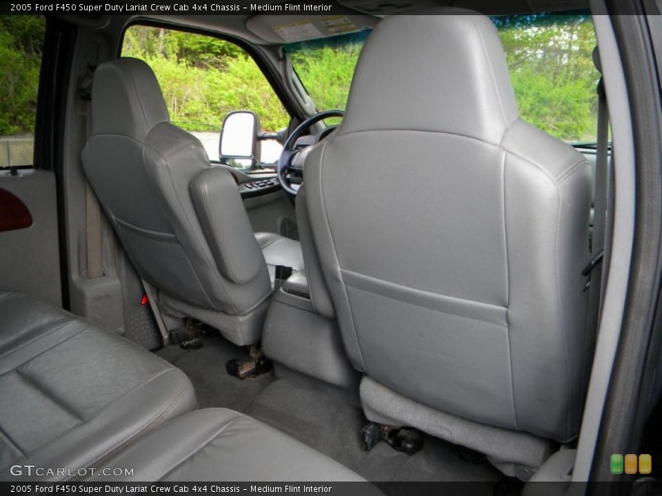 Medium Flint Interior Photo for the 2005 Ford F450 Super Duty Lariat Crew Cab 4x4 Chassis #40655811