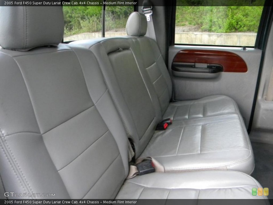 Medium Flint Interior Photo for the 2005 Ford F450 Super Duty Lariat Crew Cab 4x4 Chassis #40655819