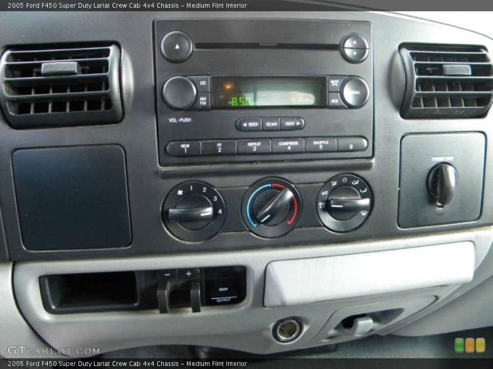 Medium Flint Interior Controls for the 2005 Ford F450 Super Duty Lariat Crew Cab 4x4 Chassis #40655883
