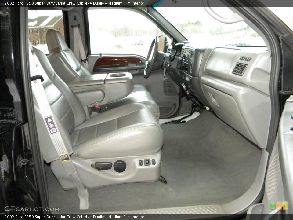 Medium Flint Interior Photo for the 2002 Ford F350 Super Duty Lariat Crew Cab 4x4 Dually #40656219