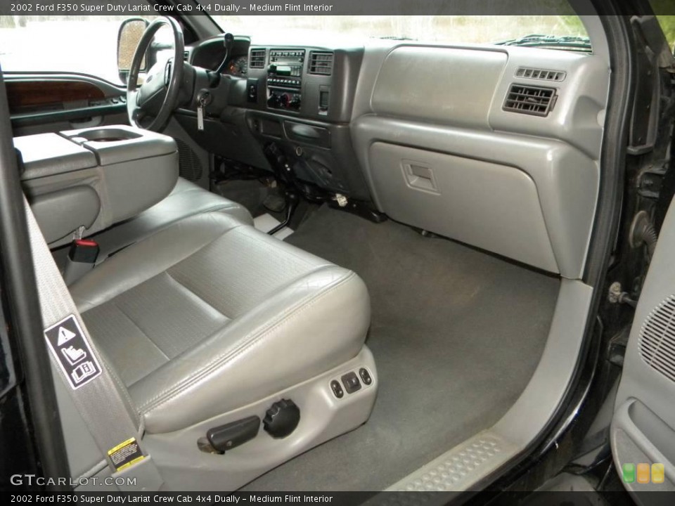 Medium Flint Interior Photo for the 2002 Ford F350 Super Duty Lariat Crew Cab 4x4 Dually #40656227