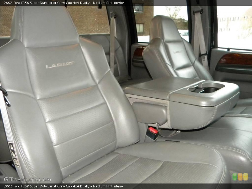 Medium Flint Interior Photo for the 2002 Ford F350 Super Duty Lariat Crew Cab 4x4 Dually #40656239