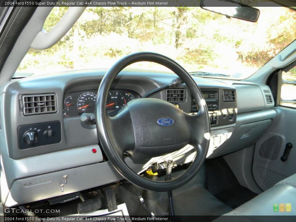 Medium Flint 2004 Ford F550 Super Duty Interiors