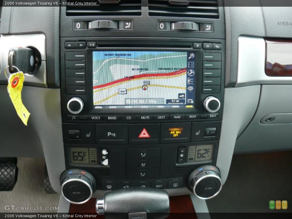 Kristal Grey Interior Navigation for the 2006 Volkswagen Touareg V6 #40677954