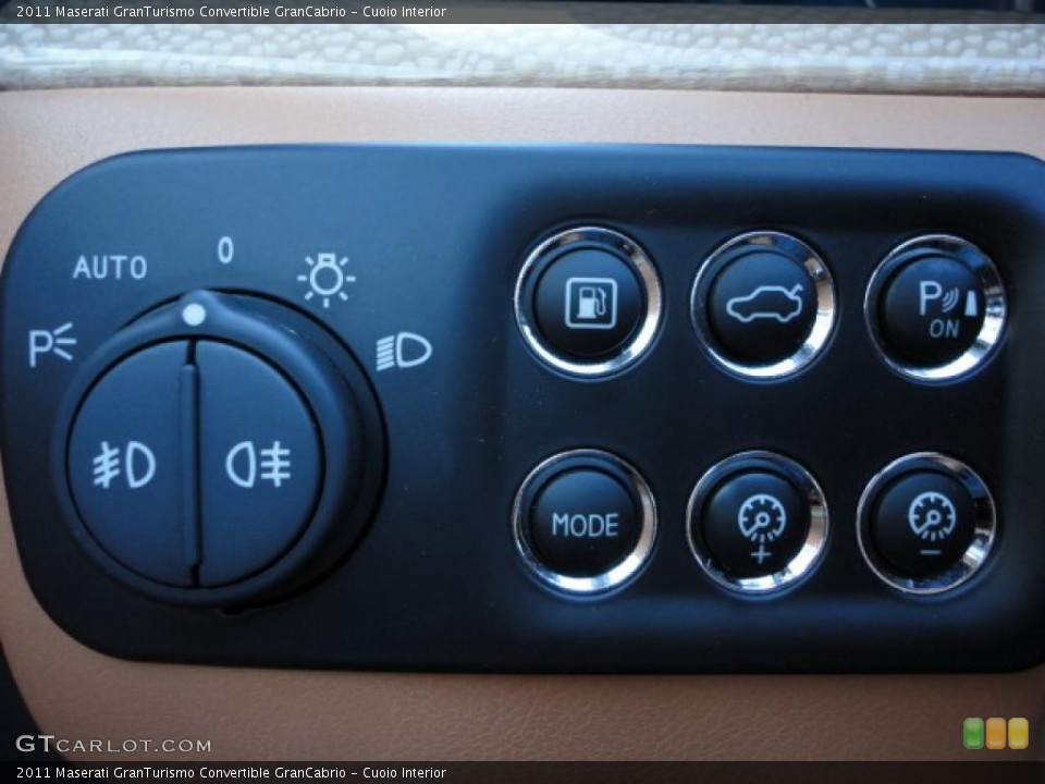 Cuoio Interior Controls for the 2011 Maserati GranTurismo Convertible GranCabrio #40700893