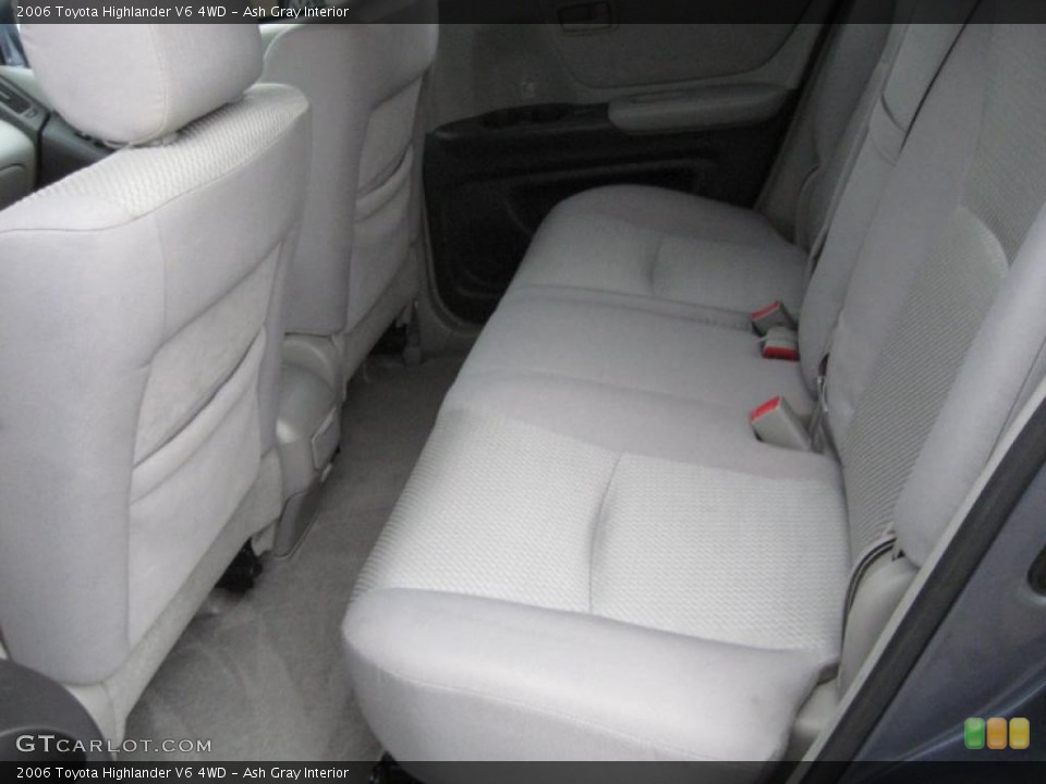 Ash Gray Interior Photo for the 2006 Toyota Highlander V6 4WD #40701601