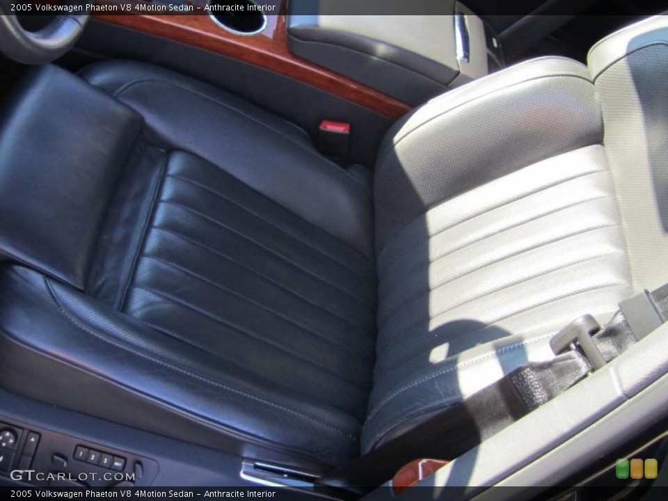 Anthracite Interior Photo for the 2005 Volkswagen Phaeton V8 4Motion Sedan #40702993