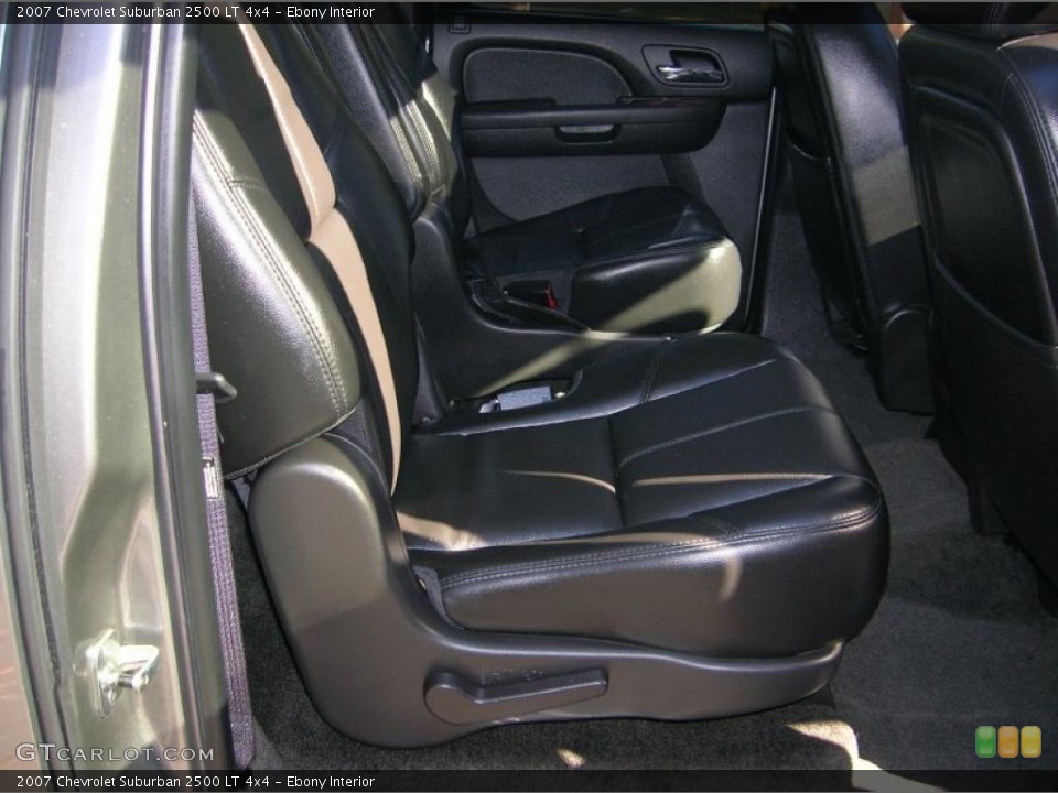 Ebony Interior Photo for the 2007 Chevrolet Suburban 2500 LT 4x4 #40703693