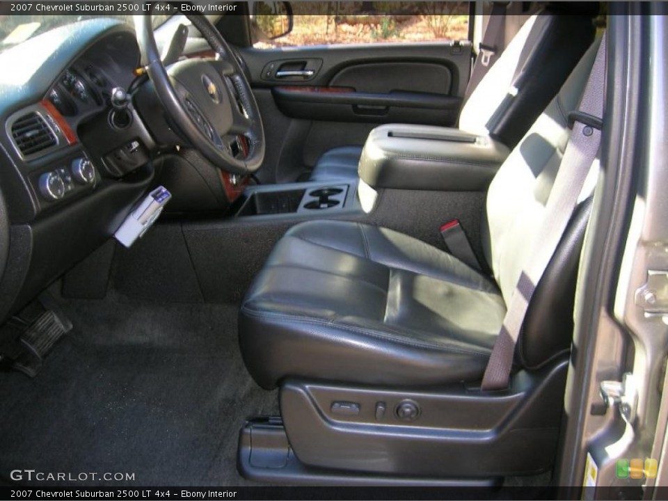 Ebony Interior Photo for the 2007 Chevrolet Suburban 2500 LT 4x4 #40703793