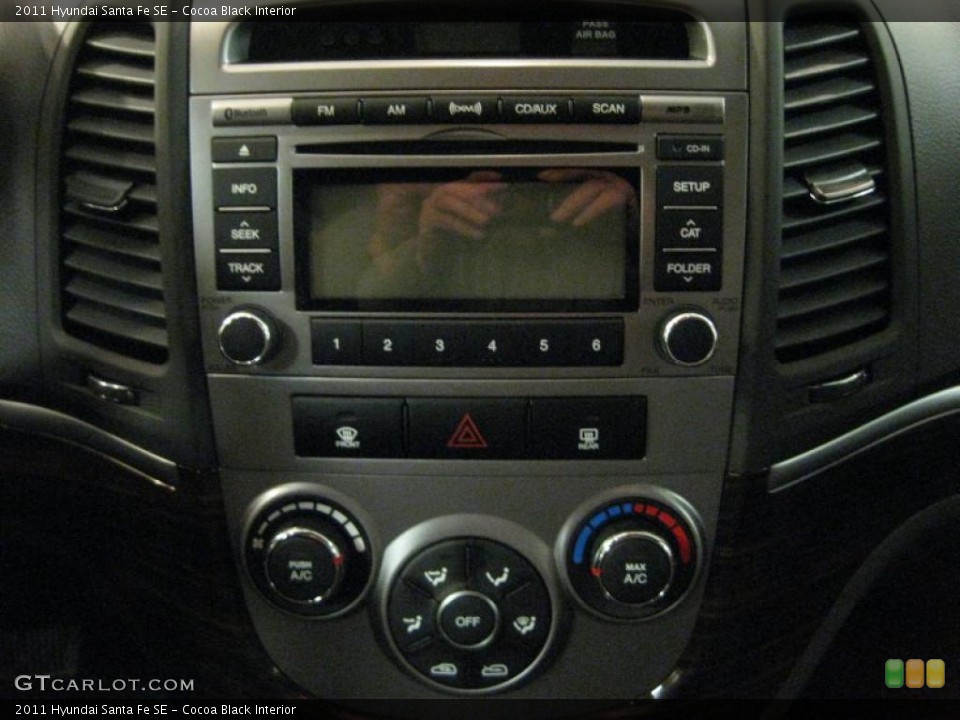 Cocoa Black Interior Controls for the 2011 Hyundai Santa Fe SE #40706797