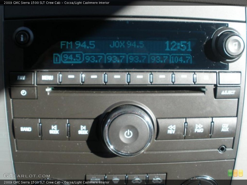 Cocoa/Light Cashmere Interior Controls for the 2009 GMC Sierra 1500 SLT Crew Cab #40709353