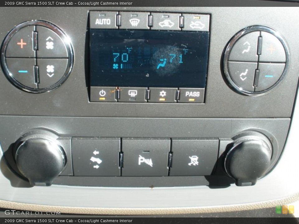 Cocoa/Light Cashmere Interior Controls for the 2009 GMC Sierra 1500 SLT Crew Cab #40709365