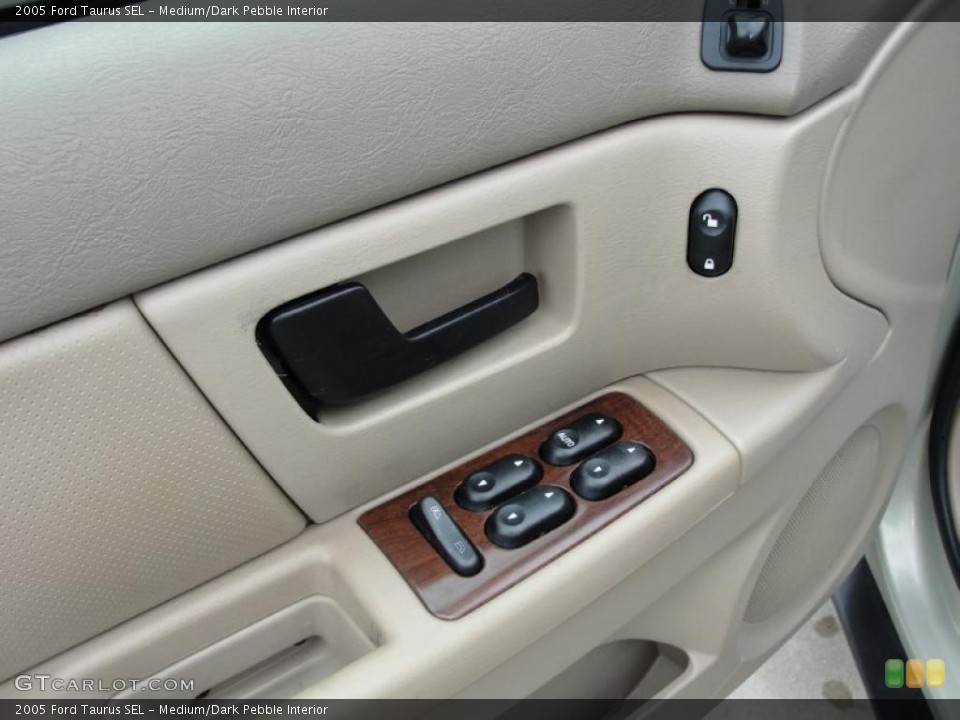 Medium/Dark Pebble Interior Controls for the 2005 Ford Taurus SEL #40718826