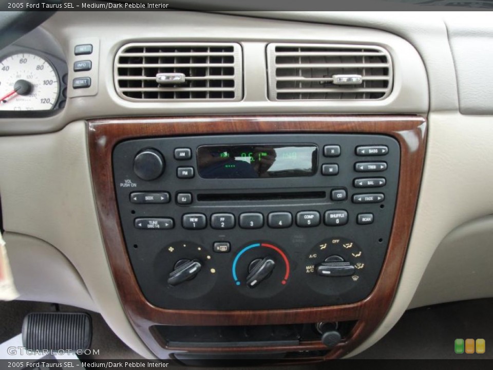 Medium/Dark Pebble Interior Controls for the 2005 Ford Taurus SEL #40718890