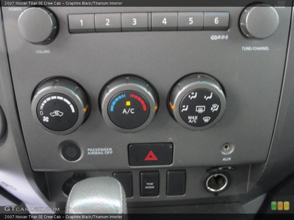 Graphite Black/Titanium Interior Controls for the 2007 Nissan Titan SE Crew Cab #40722508