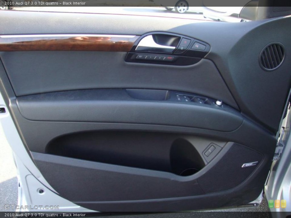 Black Interior Door Panel for the 2010 Audi Q7 3.0 TDI quattro #40725462