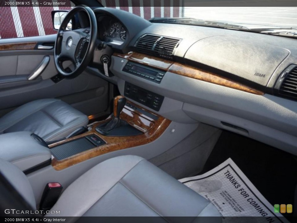 Gray Interior Dashboard for the 2000 BMW X5 4.4i #40726158