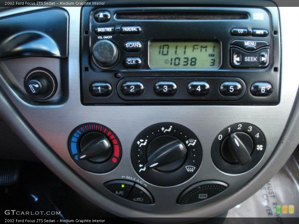 Medium Graphite Interior Controls for the 2002 Ford Focus ZTS Sedan #40737891