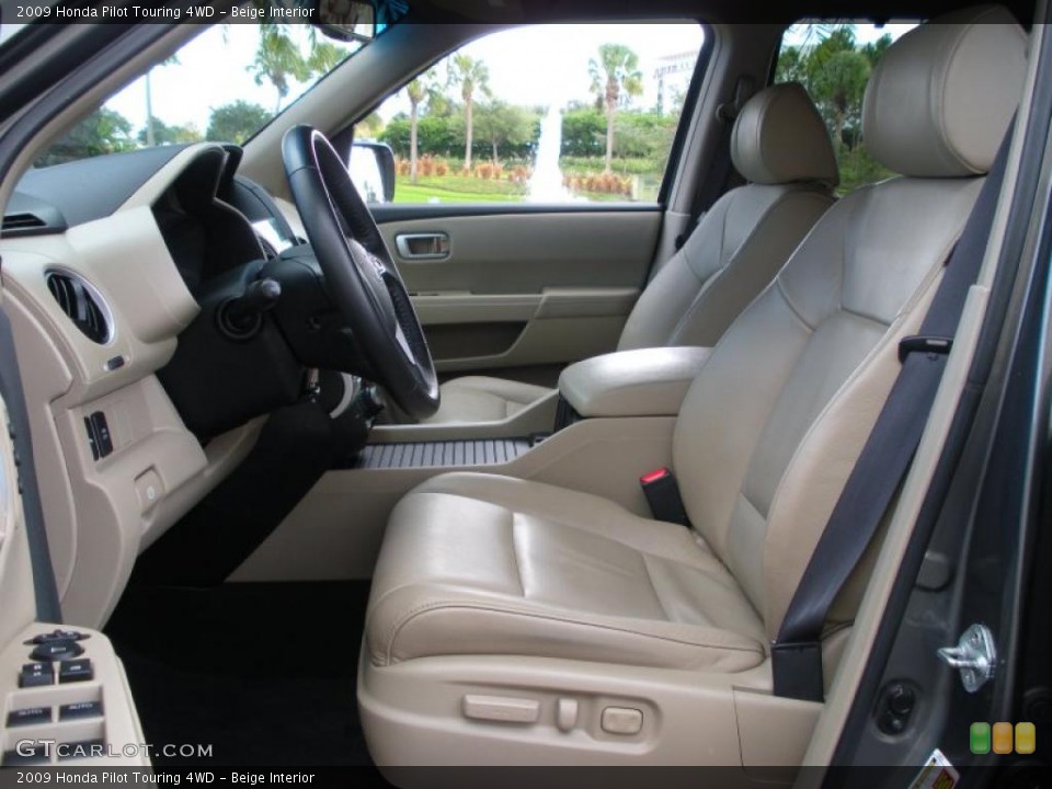 Beige Interior Photo for the 2009 Honda Pilot Touring 4WD #40738795