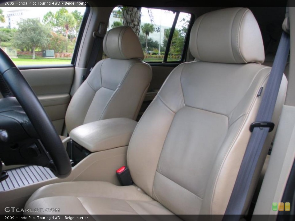 Beige Interior Photo for the 2009 Honda Pilot Touring 4WD #40738811