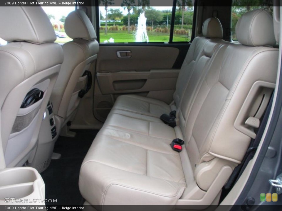 Beige Interior Photo for the 2009 Honda Pilot Touring 4WD #40738823