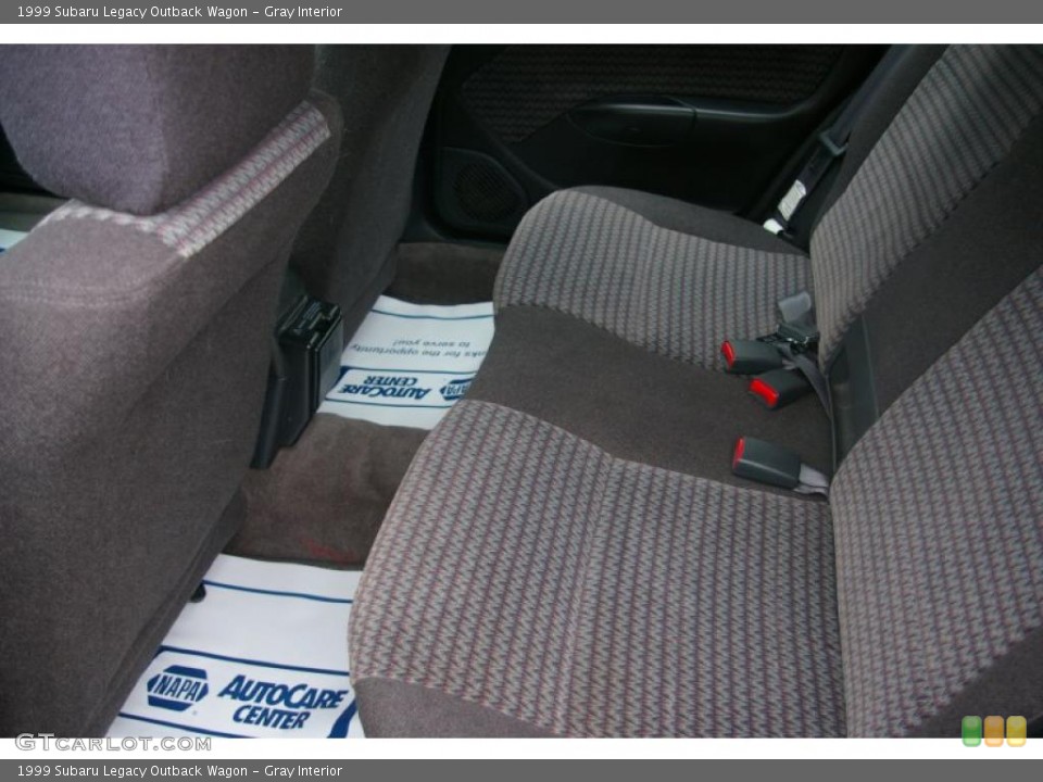 Gray Interior Photo for the 1999 Subaru Legacy Outback Wagon #40745348