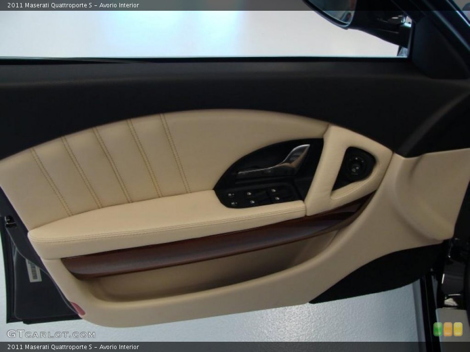 Avorio Interior Door Panel for the 2011 Maserati Quattroporte S #40745540