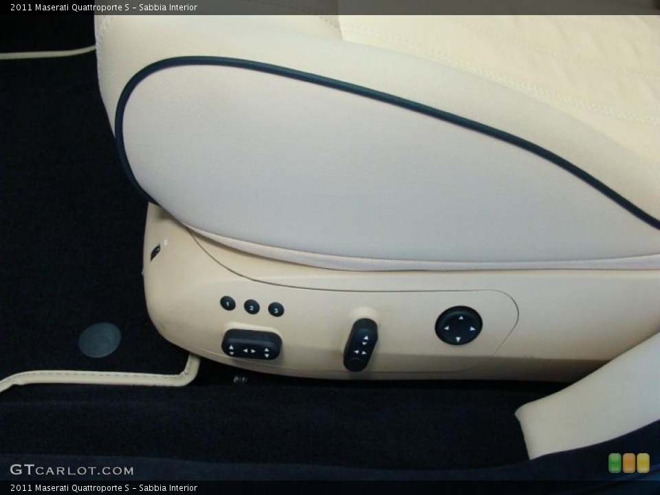 Sabbia Interior Controls for the 2011 Maserati Quattroporte S #40745872